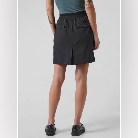Athleta Vienna Cargo Skort - Picture 2 of 9